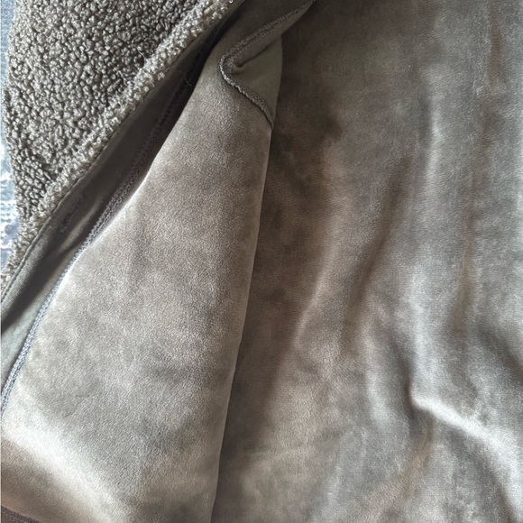Banana republic soft fuzzy shacket - Picture 4 of 8